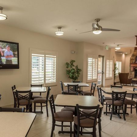 ורנל Landmark Inn And Suites מראה חיצוני תמונה