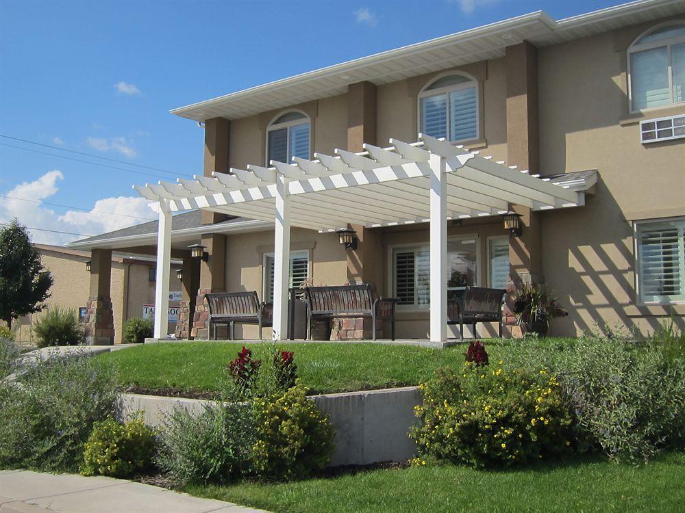 ורנל Landmark Inn And Suites מראה חיצוני תמונה