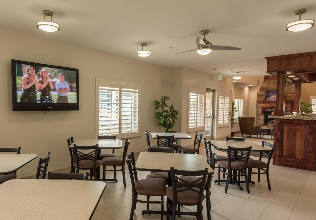 ורנל Landmark Inn And Suites מראה חיצוני תמונה
